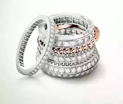 戒指只有一人戴,戒指很多人试戴