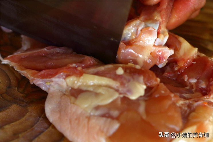 红烧鸡块胡萝卜香菇青椒,香菇香鸡块制作