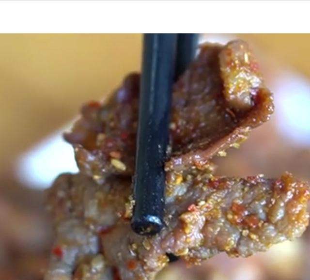 徐州小伙卖羊头,农村大叔50头羊一年利润