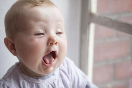 妈妈不舍宠物猫，婴儿肺里竟有猫毛?宠物与宝宝如何兼得?