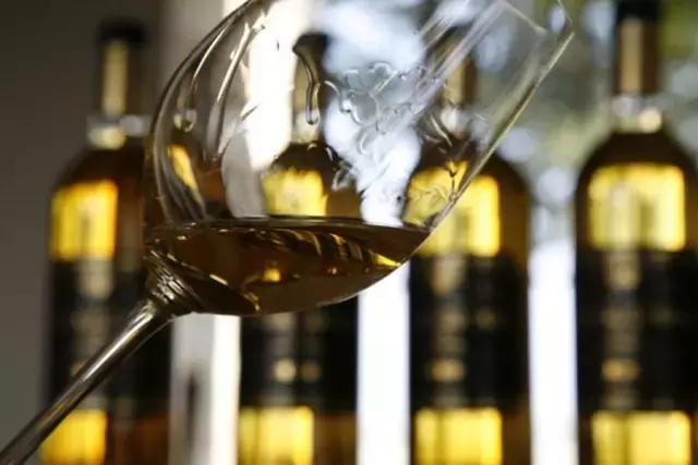 为你集齐了代表爱情的葡萄酒，2019要爱得长长久久