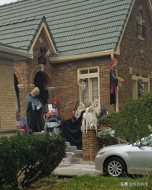 为过万圣节把房子改成鬼屋吓坏数千人，幸好我和这个老哥不是邻居