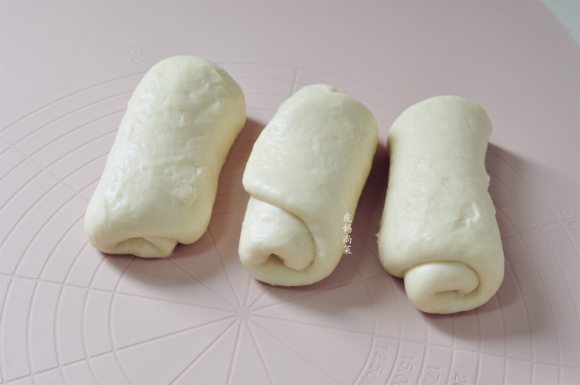 奶香浓郁的早餐小面包，蛋白质丰富又柔软，很适合老年人