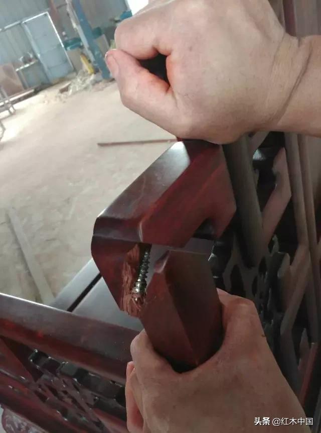 同样胡桃木家具价格相差,红木家具回收价格和原价差多少