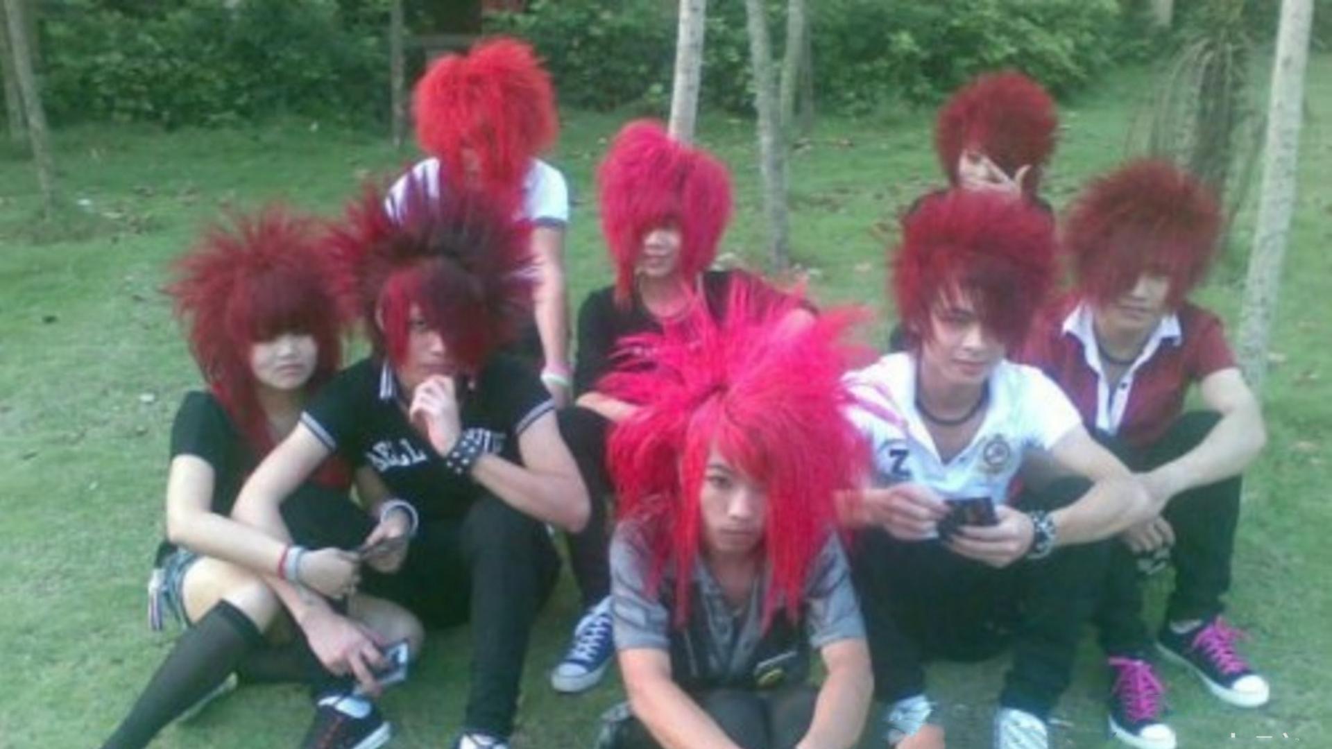 杀马特教父罗福兴多年前的照片,杀马特11岁少年现状