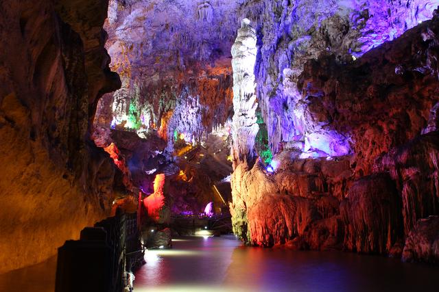 云南建水燕子洞,燕子洞和织金洞