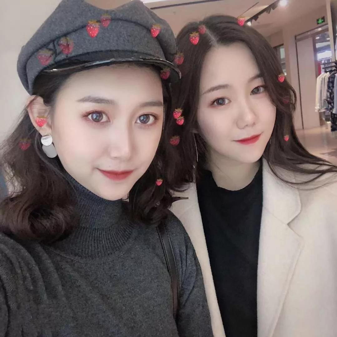 来看看闺蜜的化妆包,姐妹们的化妆包