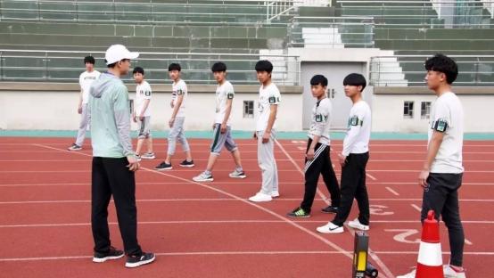 跑步拿满分的技巧教学,体育老师公认最省力的跑步方式
