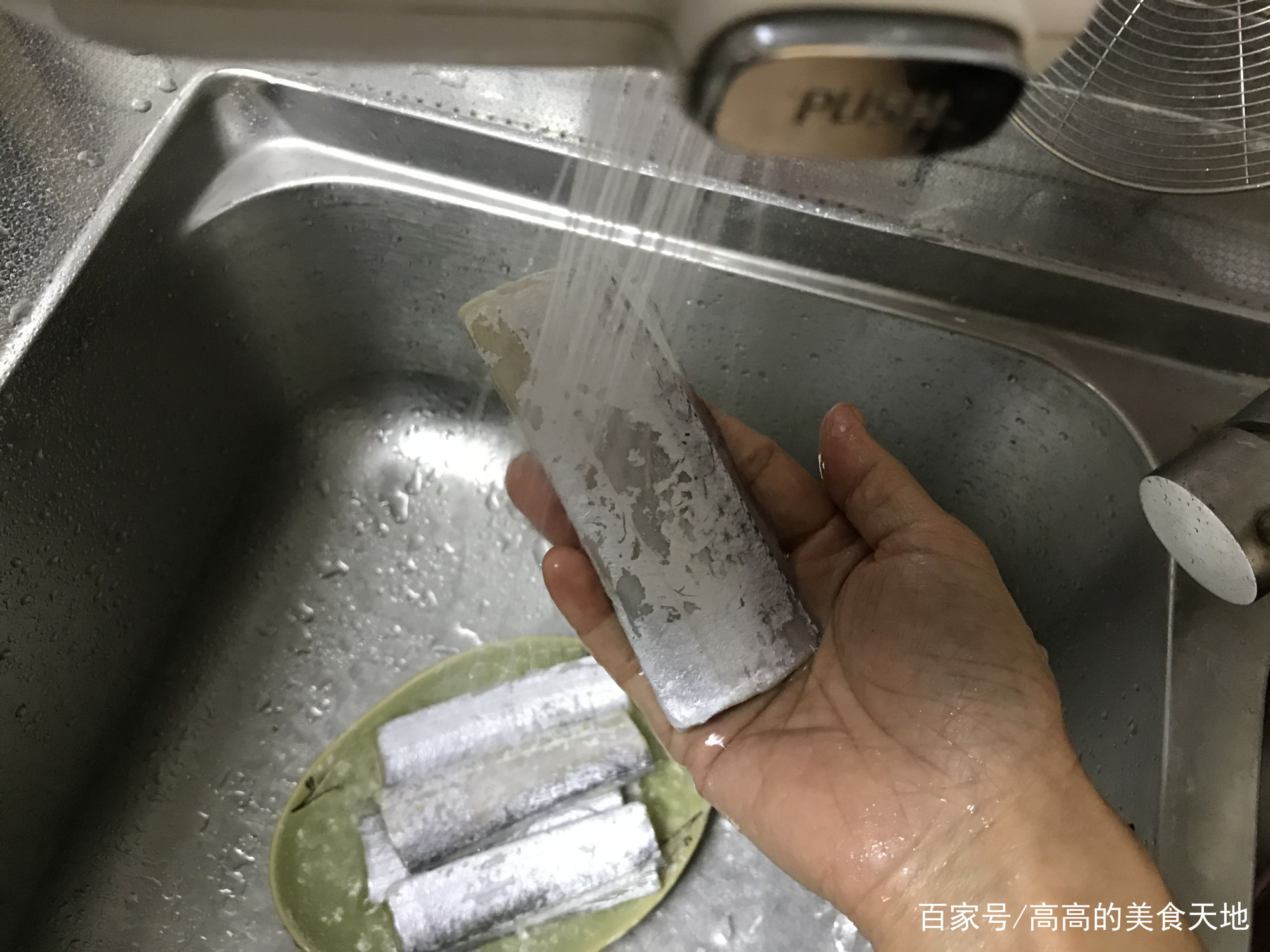 过年煎鱼要这样煎不沾锅不破皮,煎鱼不破皮不粘锅的方法