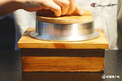 2年有3000条五星好评,6个月前登上必吃榜,这家店膨胀了……