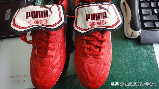 曾经风靡98世界杯的彩色pumaking,如今低调变身成贝莱林小黑鞋