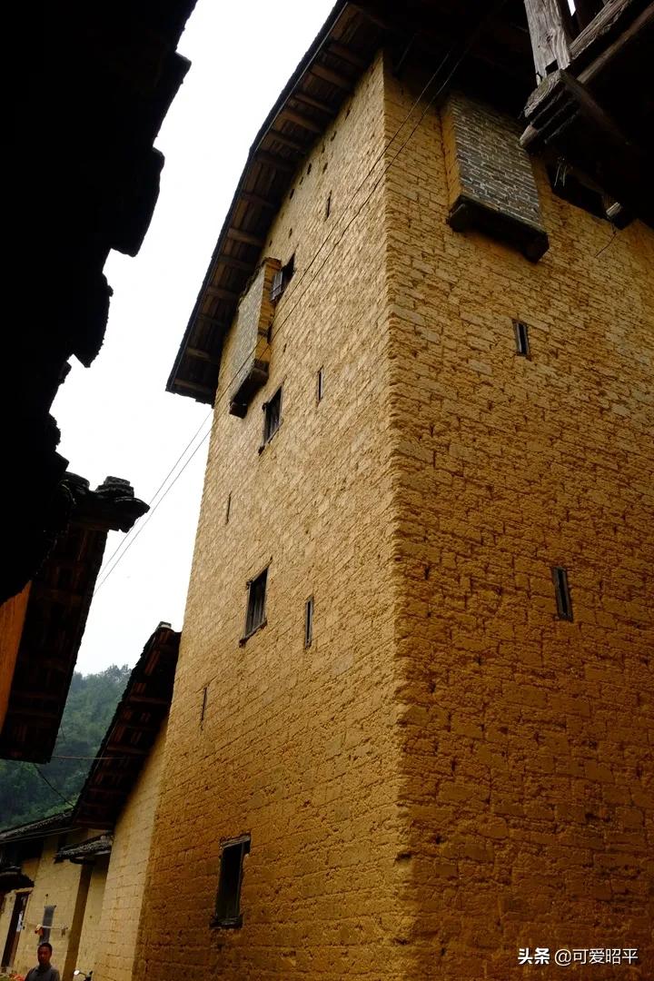 贺州昭平长寿之乡,昭平县百年炮楼图片