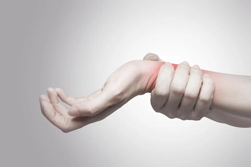 手麻脚麻时如何快速解决这种问题,经常手麻脚麻是什么疾病吃什么药