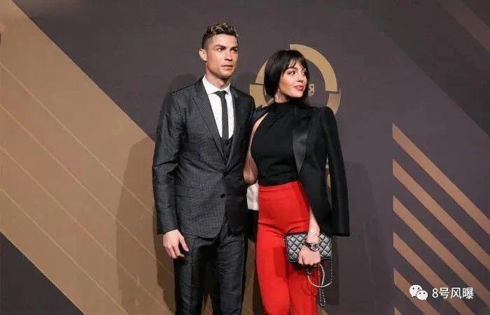 她们还在名媛群拼单，这位柜姐已经收服了世界顶级海王