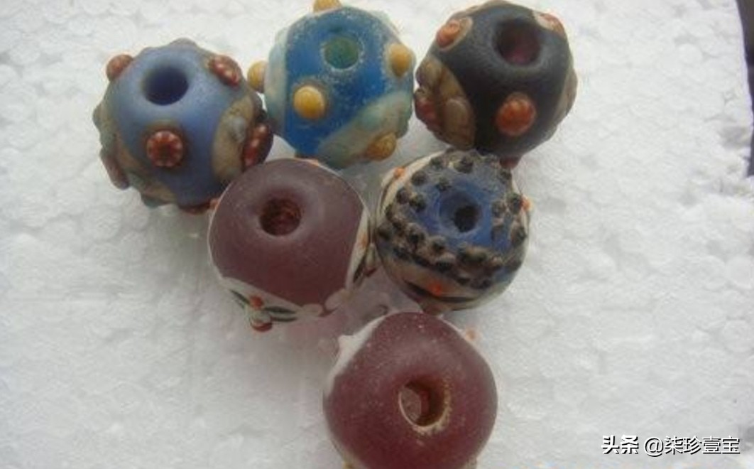 【古玩收藏与鉴赏】怎样辨别蜻蜓眼琉璃珠真伪。