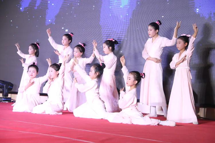 2021年驻马店蓝蓓蕾艺术学校大型公益晚会圆满落幕