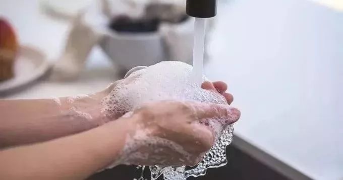 天天雨雨雨，小心肠道疾病缠上你