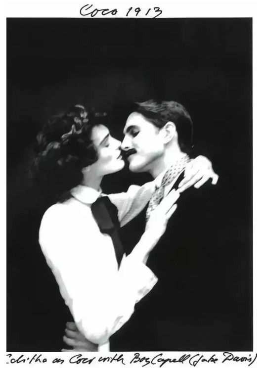 刘雯身穿chanel2018,刘雯香奈儿同款包