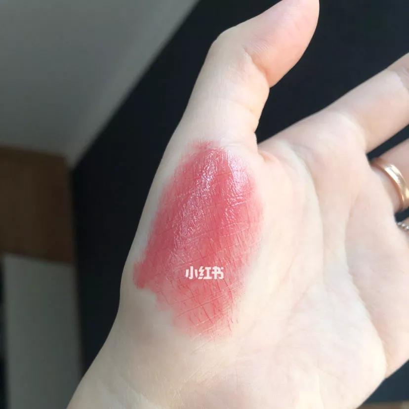 快买了这只口红来人间水蜜桃学院报道!
