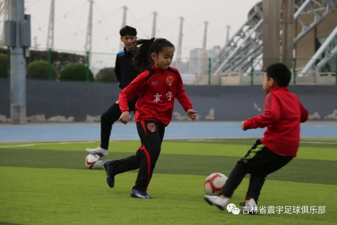 绿茵驰骋的快乐与成长——震宇女足小球员专访