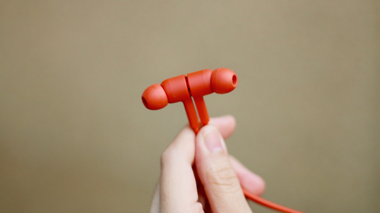 华为freelace耳机优势,华为freelace颈挂式耳机正确使用