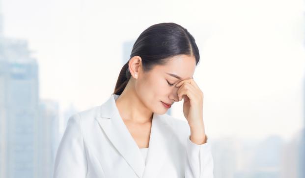 眨眼睛的时候眼睛酸痛是怎么回事,眼睛酸胀眨眼就痛怎么回事