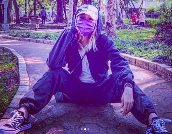 萧亚轩被狗咬左边脸还是右边脸,萧亚轩被狗咬后的恢复状态