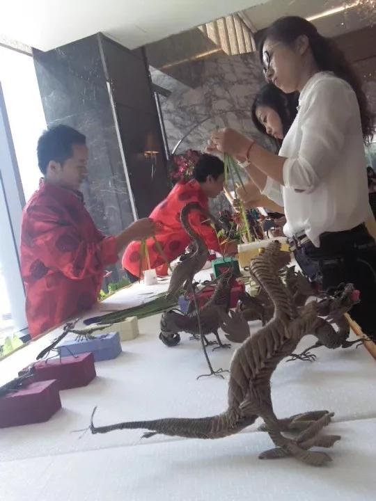 山东小伙摆地摊10年不出村,山东小伙摆地摊流浪两年不敢回家