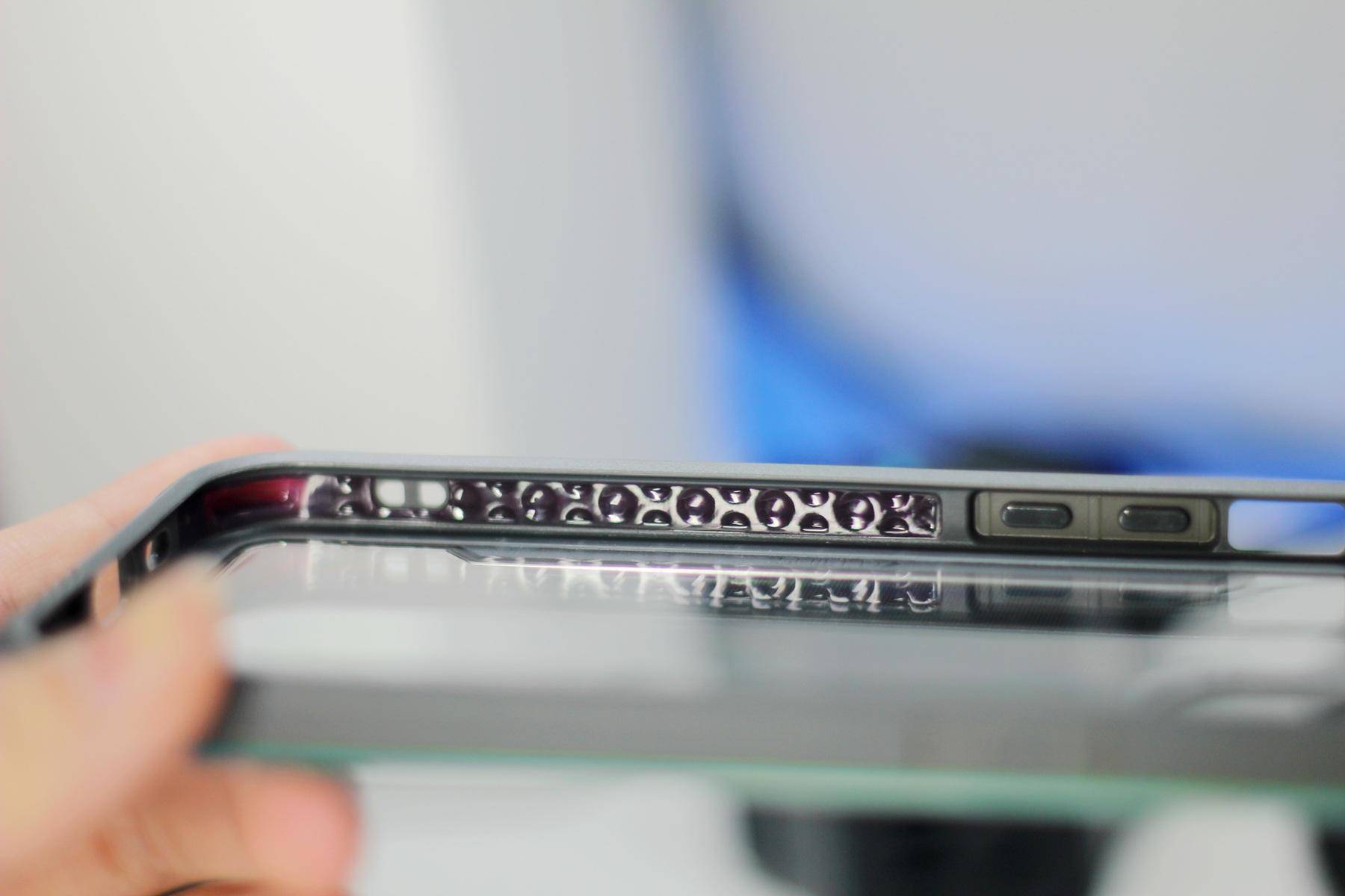 iphone12怎么挑选手机壳,iphone12套上透明手机壳是什么样