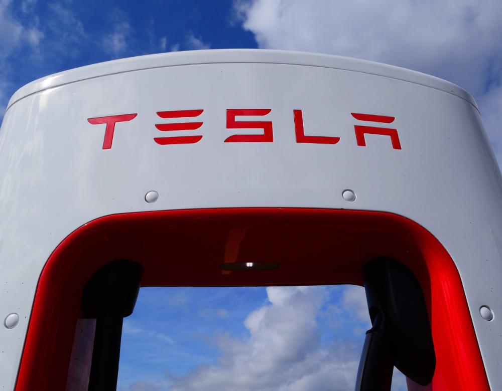 明明得很多消费者认可,上线三天却被叫停?特斯拉这是在干嘛?