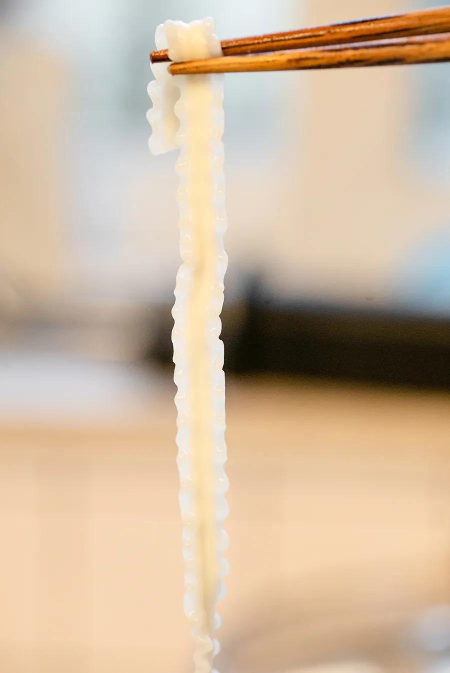 在李佳琪直播间买零食，是个划算的选择吗？