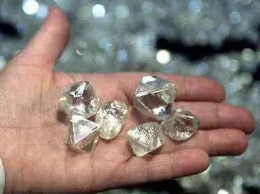 什么样的钻石值得买,钻石不保值为什么明星还要买钻石