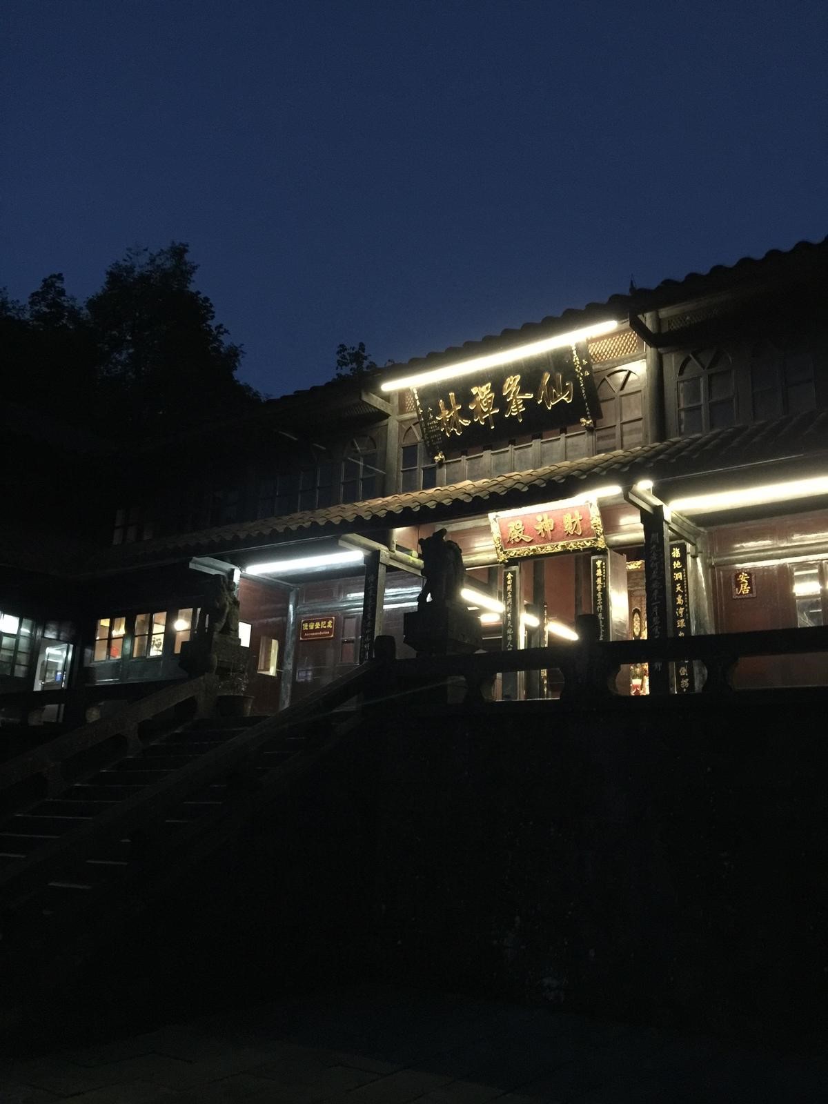 峨眉山登顶佛像,峨眉山登顶记完整版