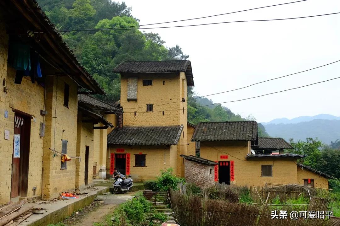 贺州昭平长寿之乡,昭平县百年炮楼图片