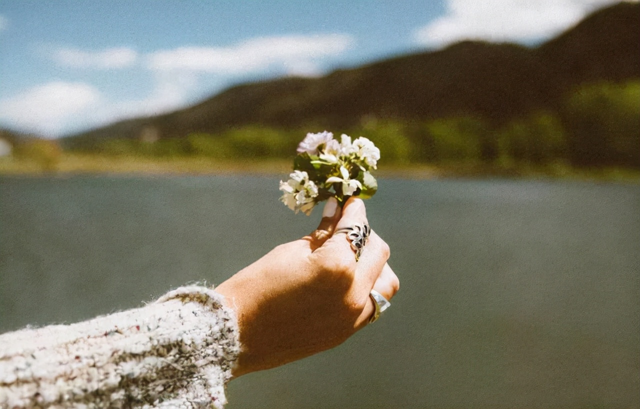 女人绝经后几年会变老卵巢有斑点,女人绝经以后就一定显得苍老吗