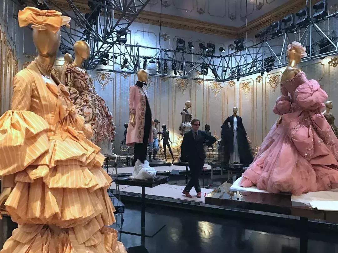 鐬掑ぉ杩囨捣鏃惰,鐬掑ぉ杩囨捣鏈嶈