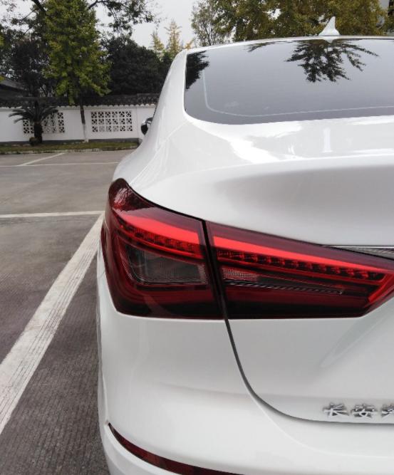 十万家用车推荐长安逸动,十万元左右长安逸动