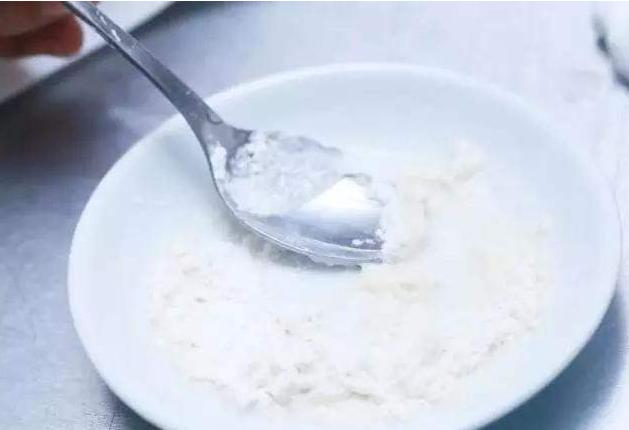 衣服掉色怎么办一招教你解决,爱掉色的衣服怎么洗不掉色