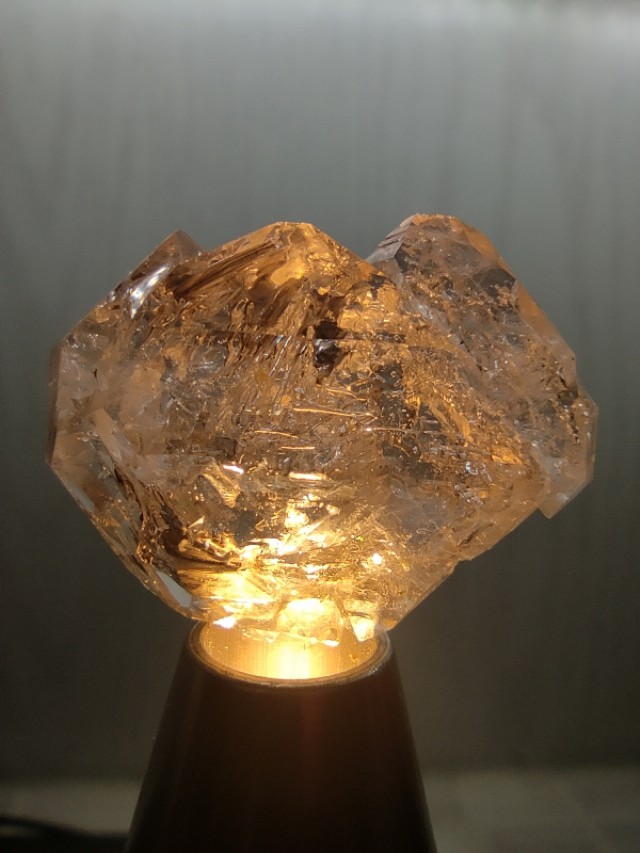 托帕石原石与金刚钻石的区别,水晶锆石和钻石的区别