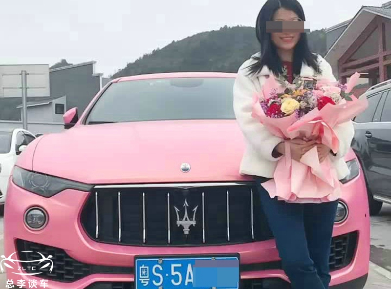 一辆粉色玛莎拉蒂，几十个微商拍不停，最后终于穿帮了