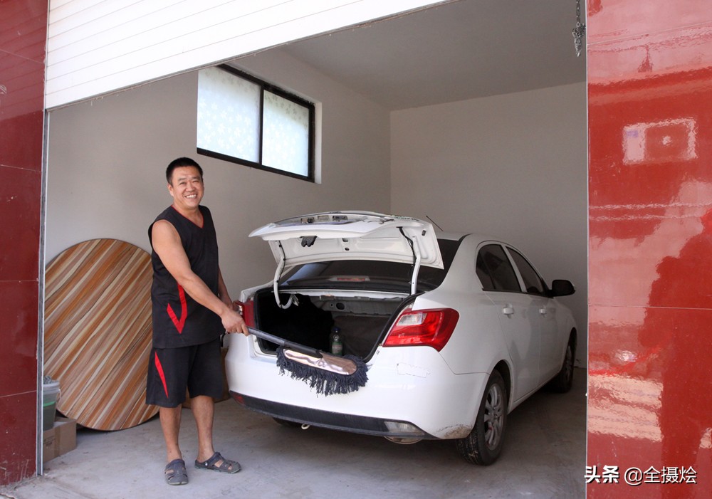 我18岁开始喂兔,20年没赚钱;只因遇到他,让我盖楼房买新车