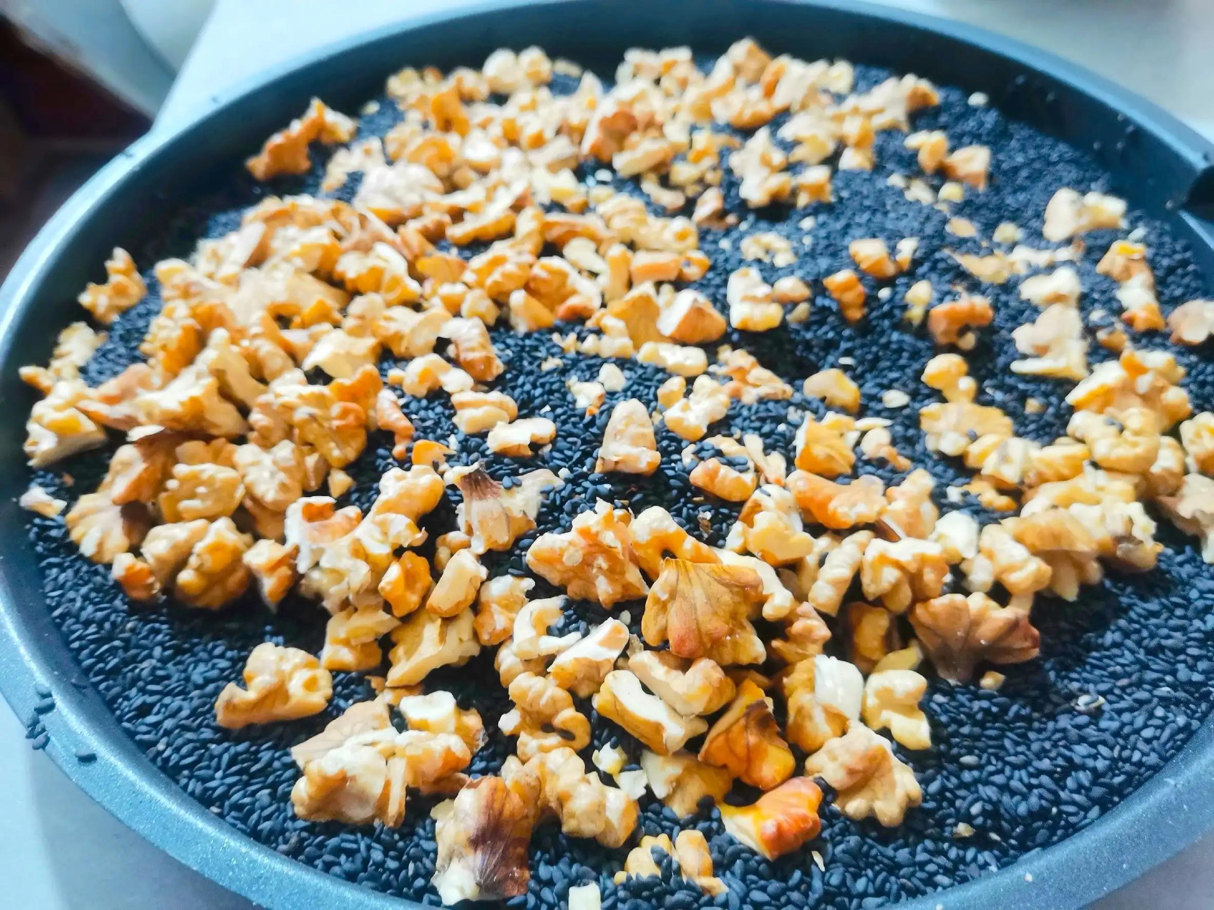 自制阿胶糕存放三年了还能吃吗,自制的阿胶糕有点苦是怎么回事