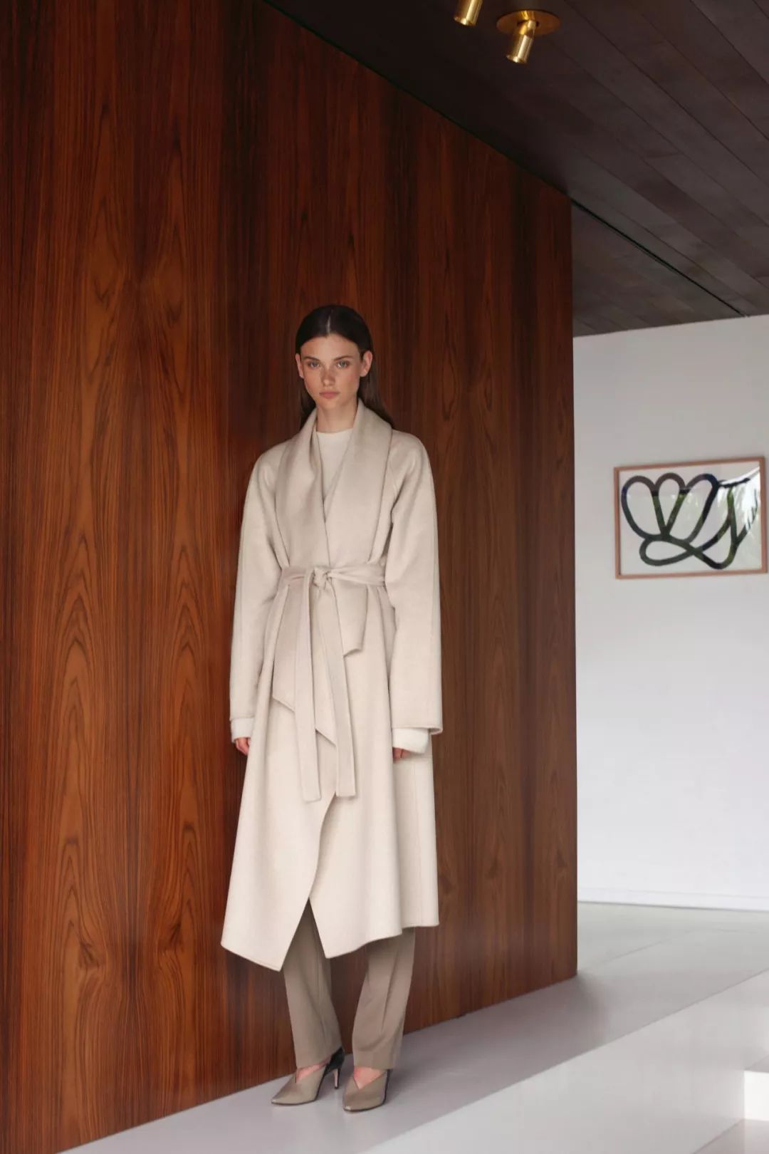 毛呢大衣怎么穿才减龄有范不老气,今年流行短羊绒大衣最佳搭配