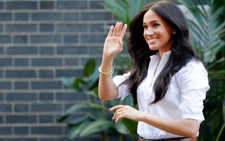 瑞典皇家配饰品牌,几百块戴出万元质感,金色手镯男女戴都好看