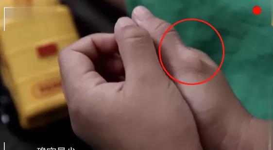 儿子竟然吃了自己的屎!为什么不管啥,孩子都想尝一尝?