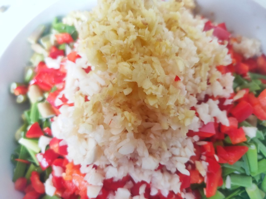 腌制蒜苔需要凉水慢泡吗,腌制又脆又好吃的蒜苔方法