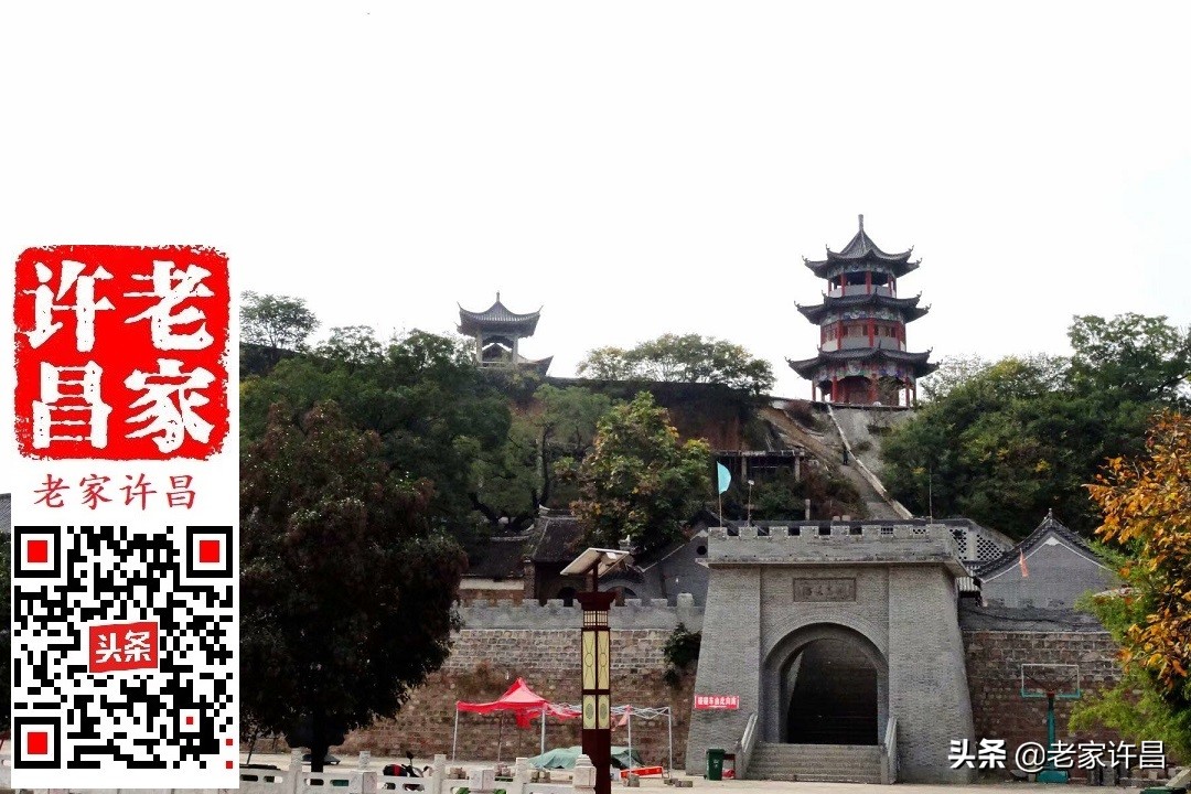 一个人行走在神秘的古建筑里,一个人行走在神秘的古建筑
