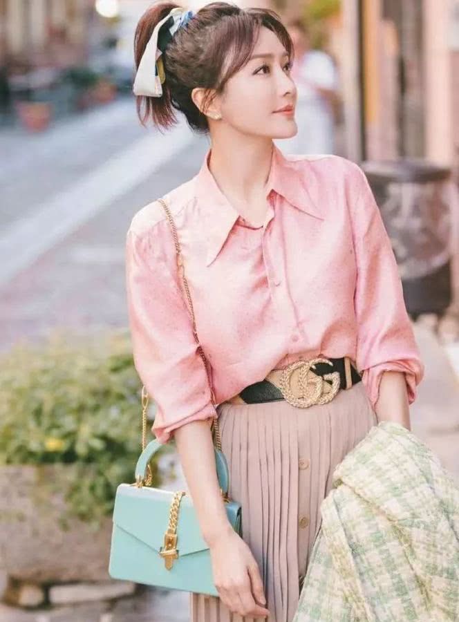 追了《爱的迫降》这么久，我终于看到一只想买的包了