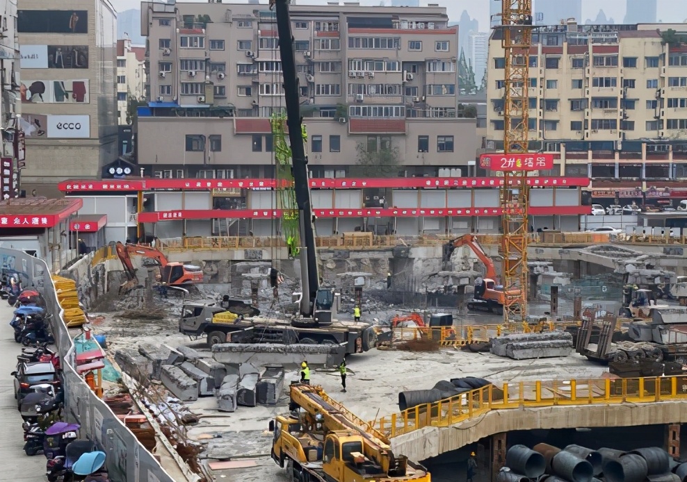 高新区银泰营业时间,高新银泰怎么样了