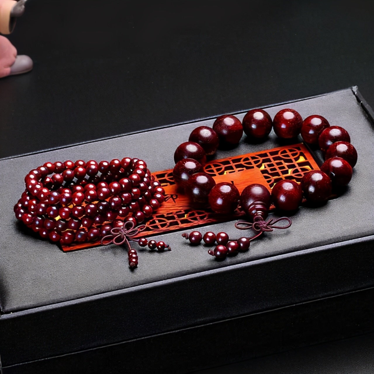 小叶紫檀满天星鉴别真假只需3秒,小叶紫檀木摆件真假鉴别方法图片